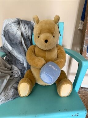 Gund - Classic Plush Winnie the Pooh with Blue Hunny pot with tag